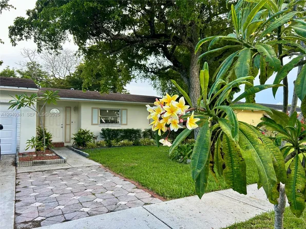 7262 SW 1st St, Pompano Beach, FL 33068