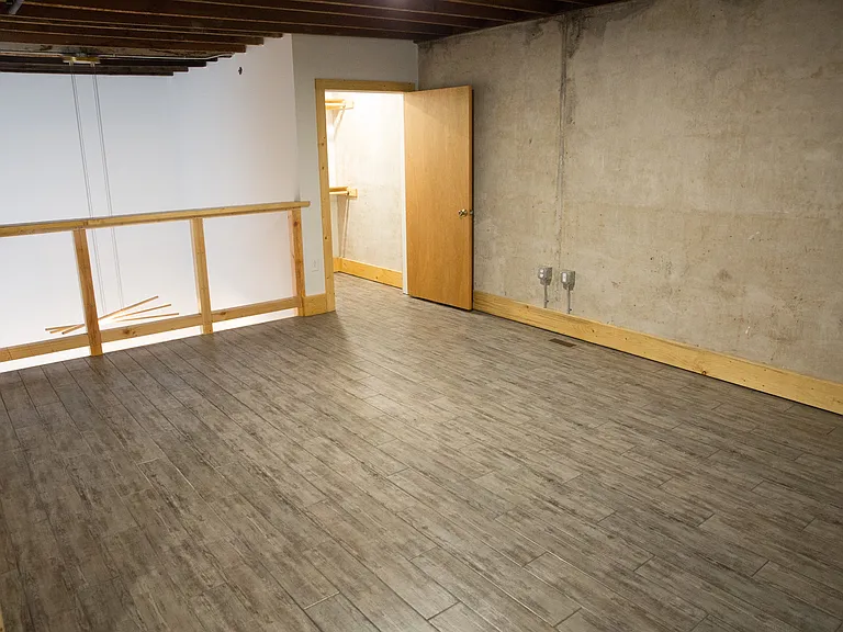 116 E Market St — Photo 9