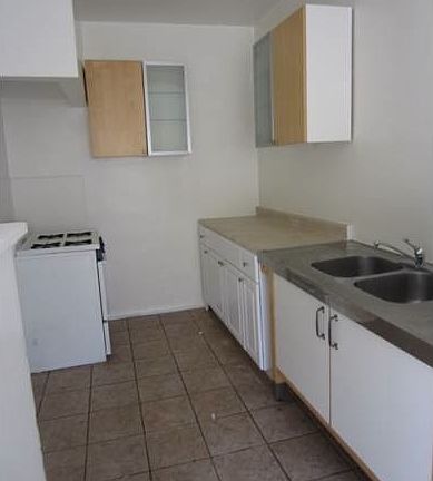 3rd image of 138 S Berendo St APT 106