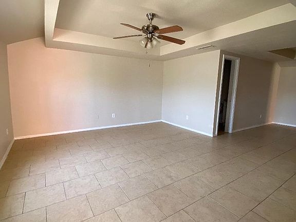 4th image of 1112 Honeysuckle Ave