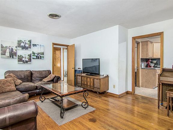 3rd image of 5610 Meadow Creek Ln