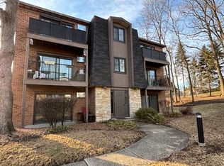 628 W 65th St APT 2, Westmont, IL 60559