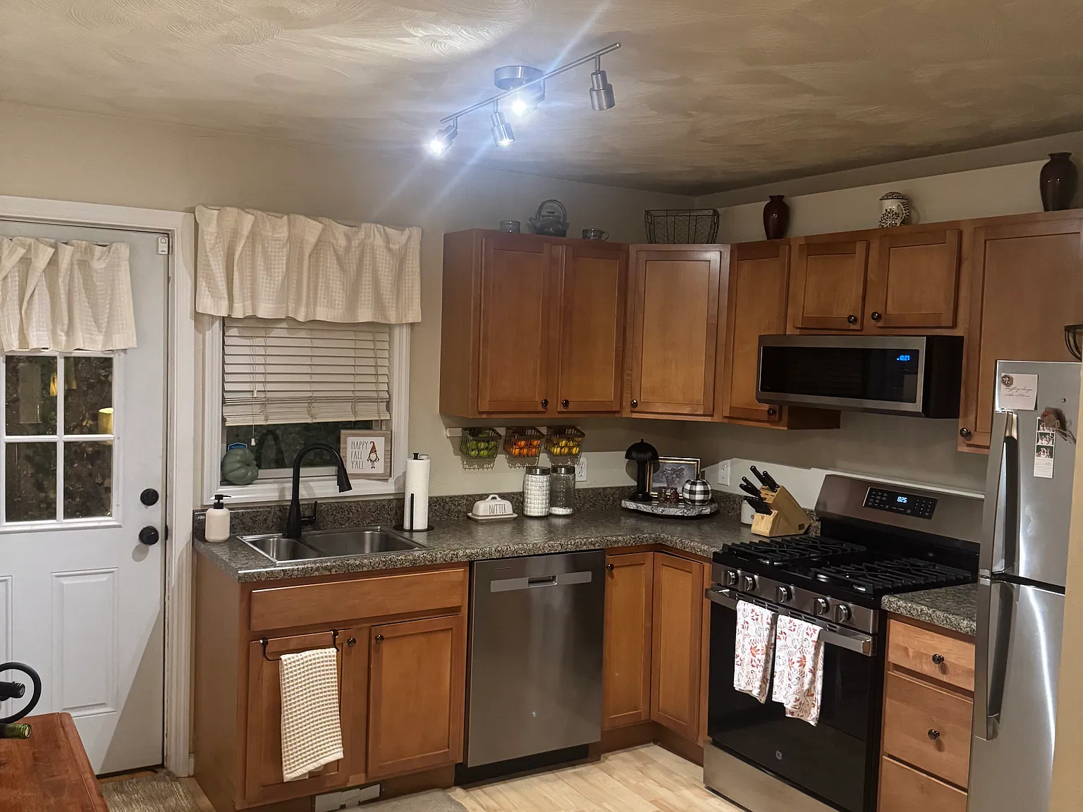 1302 Breed St — Photo 4