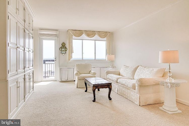 1st image of 801 N Pitt St APT 1506