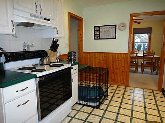 3rd image of 225 Spaulding St