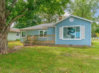 421 NE 3rd St, Hopedale, IL 61747