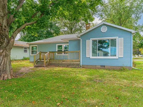 421 NE 3rd St, Hopedale, IL 61747
