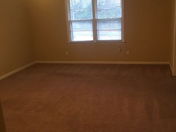 5th image of 4334-4404 Fairview Dr