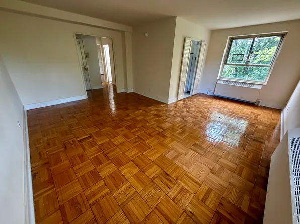 (undisclosed Address), Fresh Meadows, NY 11365