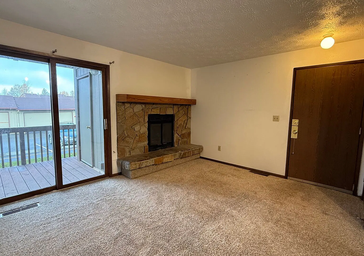 A cozy (2) bedroom condo located in Independence Park! — Photo 3