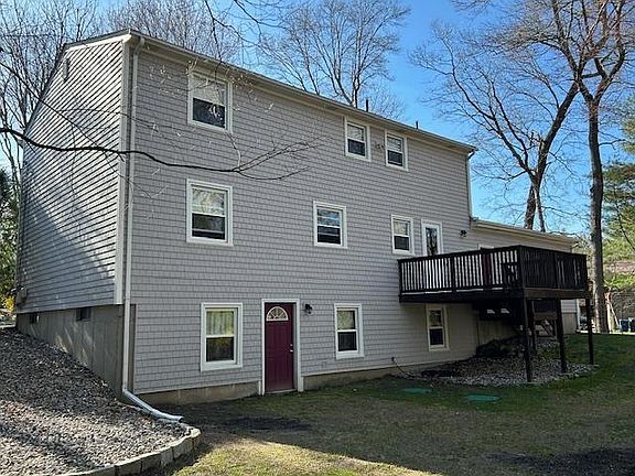5th image of 40 Newcastle Dr