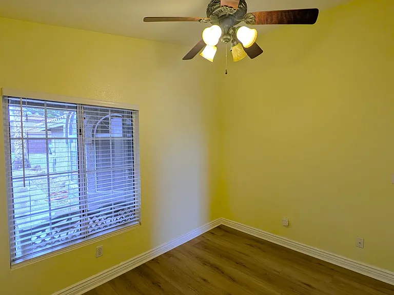 143 S Willow Creek St — Photo 25