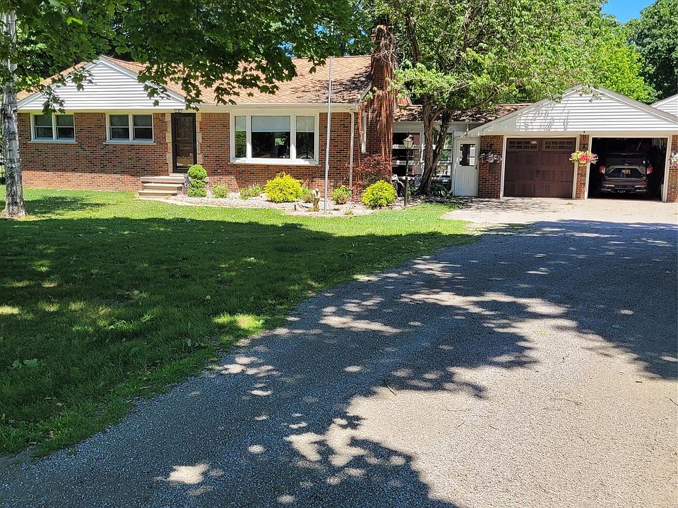 1st image of 24640 Huron River Dr