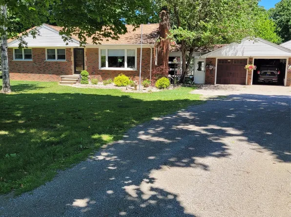 24640 Huron River Dr, Rockwood, MI 48173
