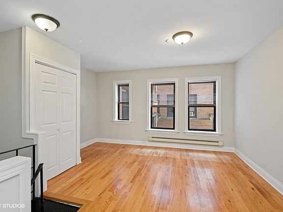 5th image of 823 W Cornelia Ave APT 218