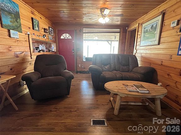 3rd image of 365 Hillbilly Ln