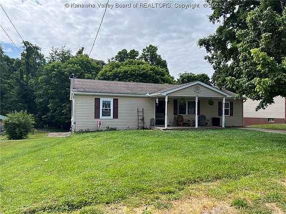2nd image of 220 Joan Pl