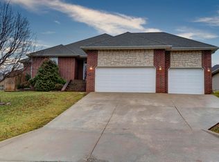 3002 W Augusta Hills St, Springfield, MO 65803