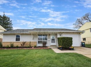 1012 Vine St, Streamwood, IL