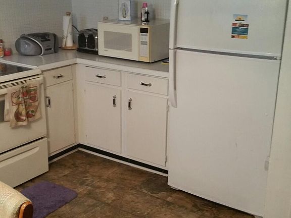 3rd image of 776 Manorcrest Dr