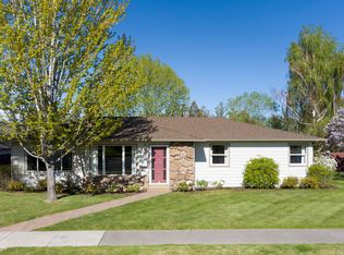 765 NW 9th St, Redmond, OR 97756