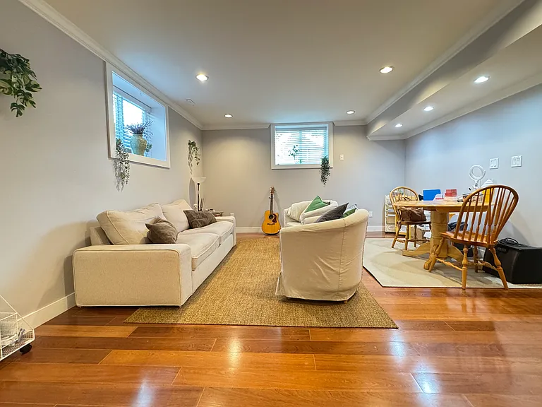 16989 78a Ave #BASEMENT — Photo 1