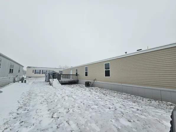 706 27th St W, Williston, ND 58801