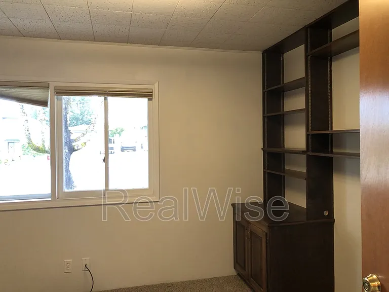 710 NW Midland Ave — Photo 38