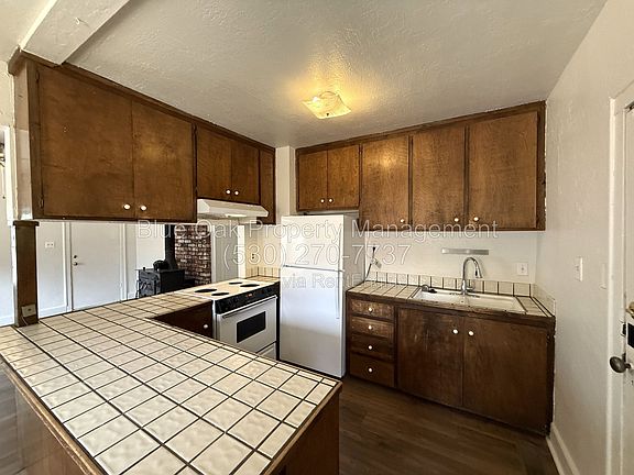 4th image of 1240 Chestnut St APT A