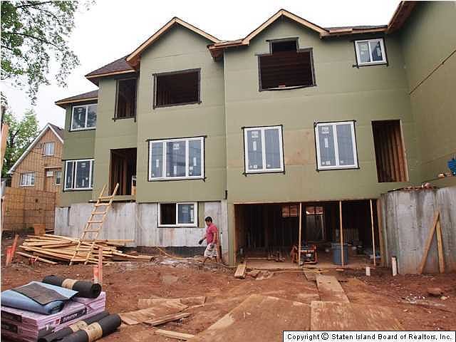 1st image of 22 Cabot Pl