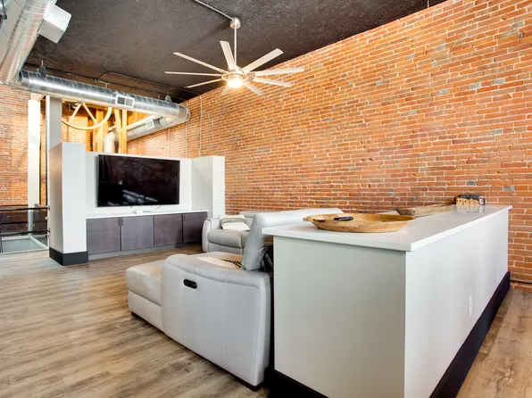 130 N 5th St #2, Quincy, IL 62301