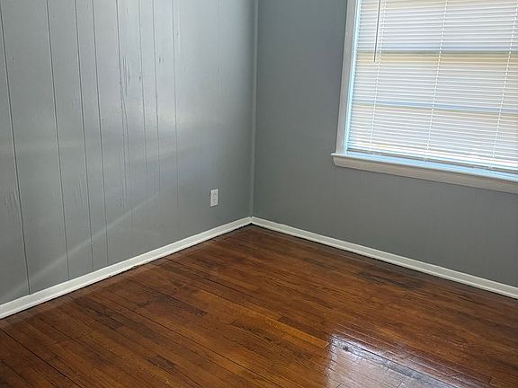 5th image of 3272 Murphy St