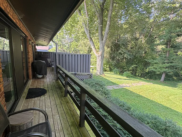 5730 Pineview Dr — Photo 23