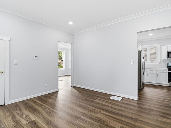5th image of 720 W Church St