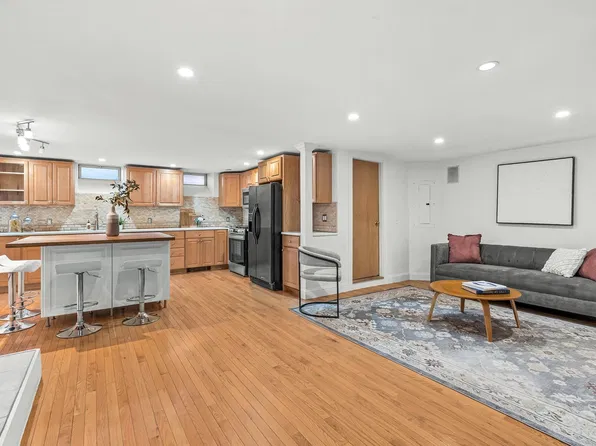 30 2nd St #2, Cambridge, MA 02141