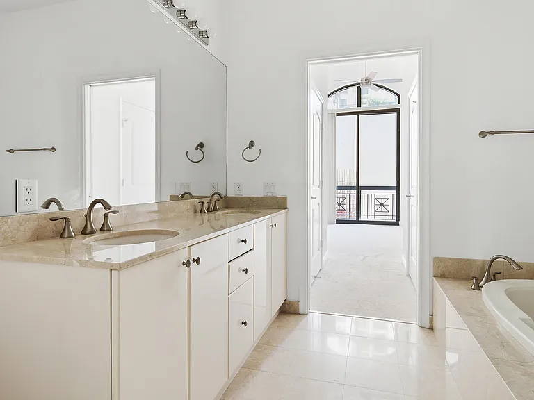 701 S Olive Ave #304 — Photo 18