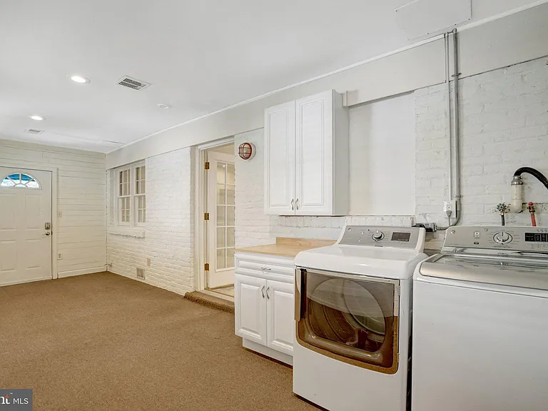 8015 New Market Rd — Photo 36