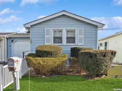 172 Village Circle W #172, Manorville, NY, 11949