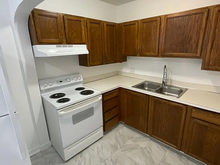 325 Summit Ave E #12 — Photo 8