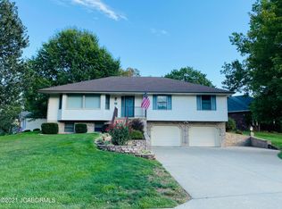 1608 Paddlewheel Cir, Jefferson City, MO 65109