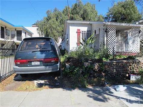 2nd image of 4329 Menlo Ave