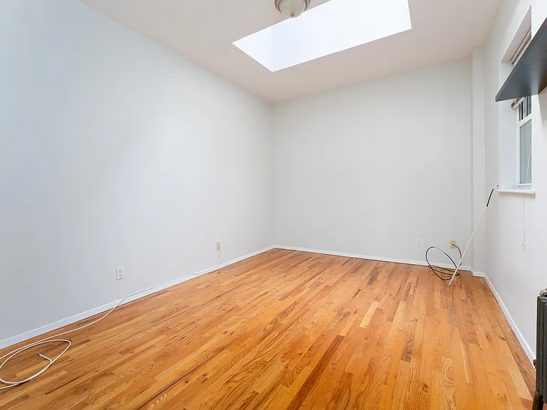 349 6th Ave #2 — Photo 5