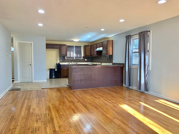 5th image of 2420 E 103rd St Unit 2420