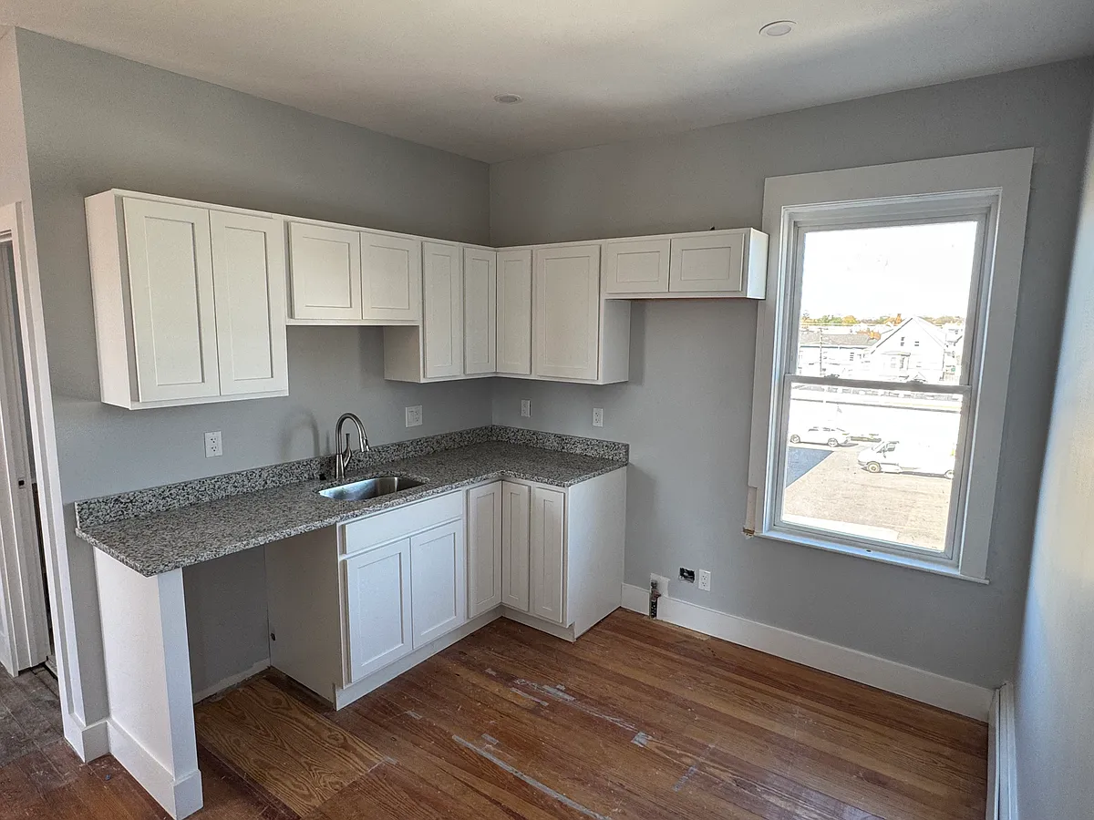 Building Photo - 8 Carnes St #2R