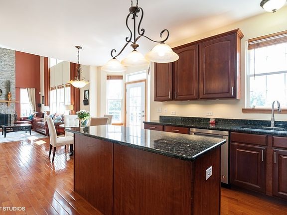 5th image of 1879 Apple Valley Dr