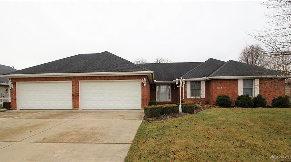 1st image of 615 Magnolia Dr