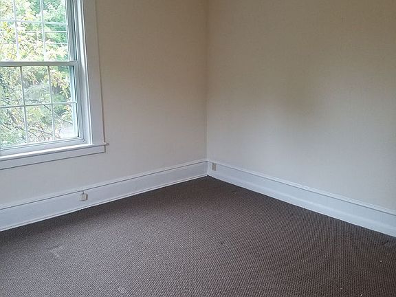 4th image of 2 Bay Rd #4