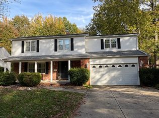 3949 Fielding Dr, North Olmsted, OH 44070