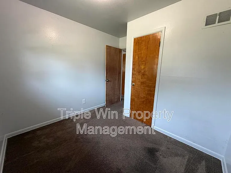 1695 Crowder Dr — Photo 10