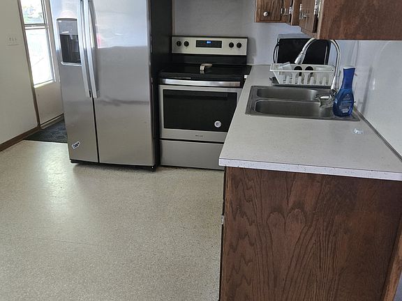 3rd image of 5888 Olene Ave N #5886